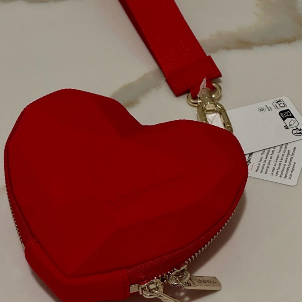 NWT! Lululemon Heart Wristlet Oxford Red - Picture 1 of 15